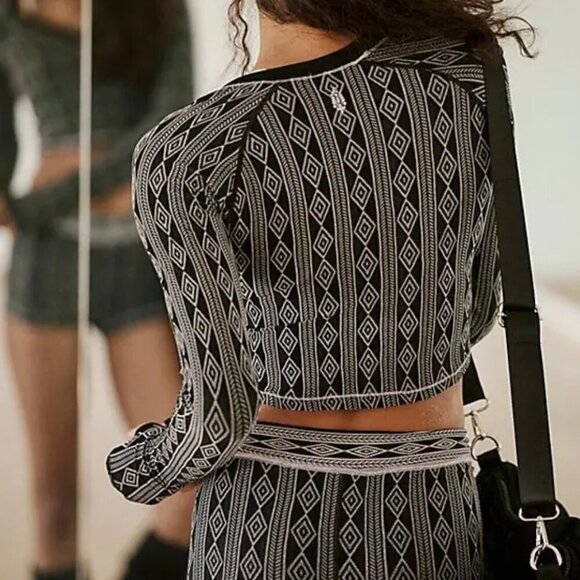 #50 NWT Free People Mountain High Layer in Black Ivory Combo - Picture 2 of 5